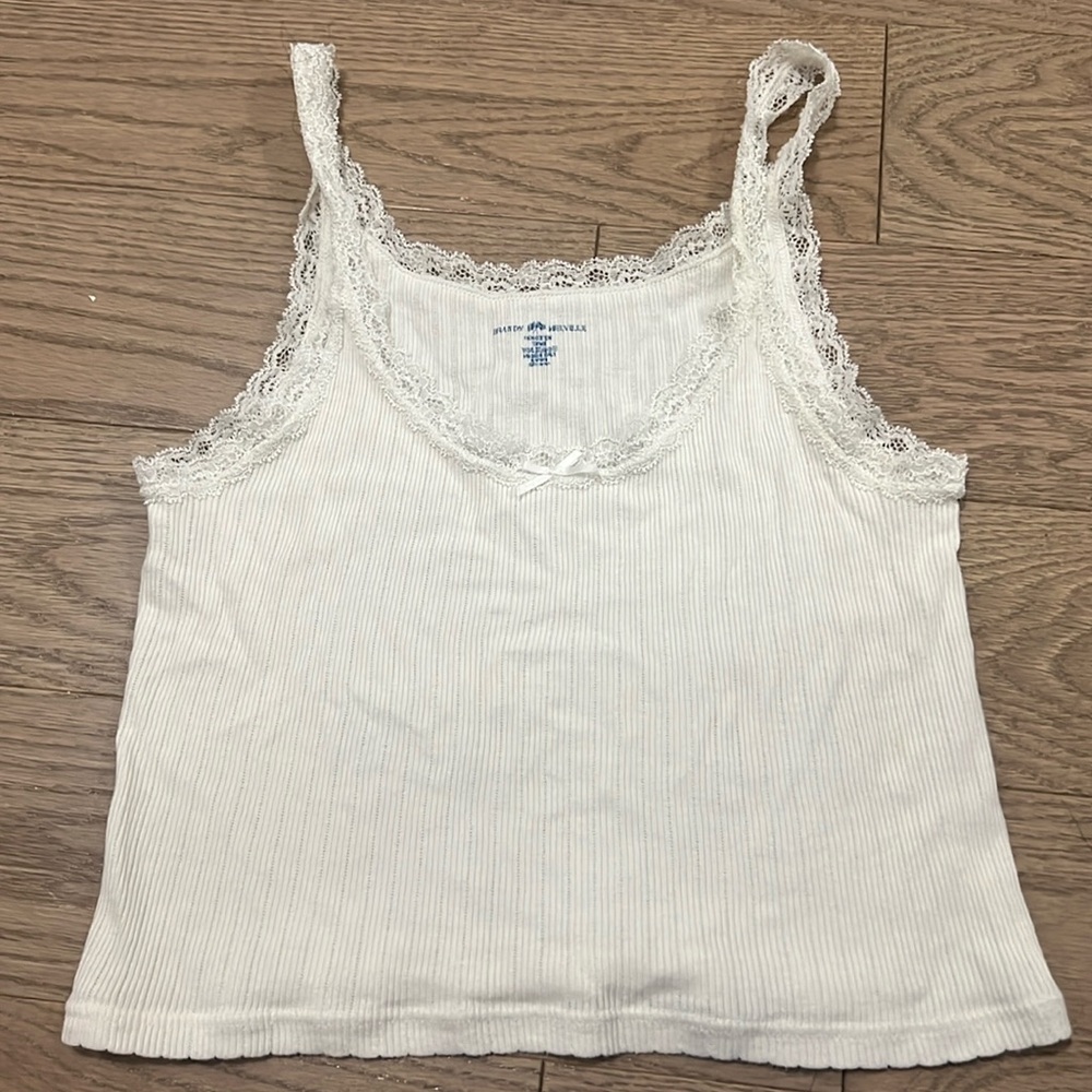 Brandy Melville White Lace Ribbed Tank With Tiny Bow In Middle